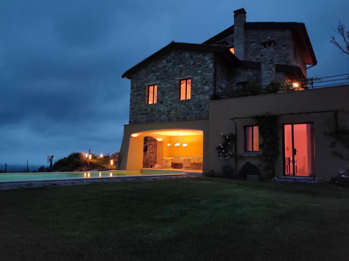 Villa Privata Con Piscina A Riparbella 卡斯泰里那马里提玛 外观 照片