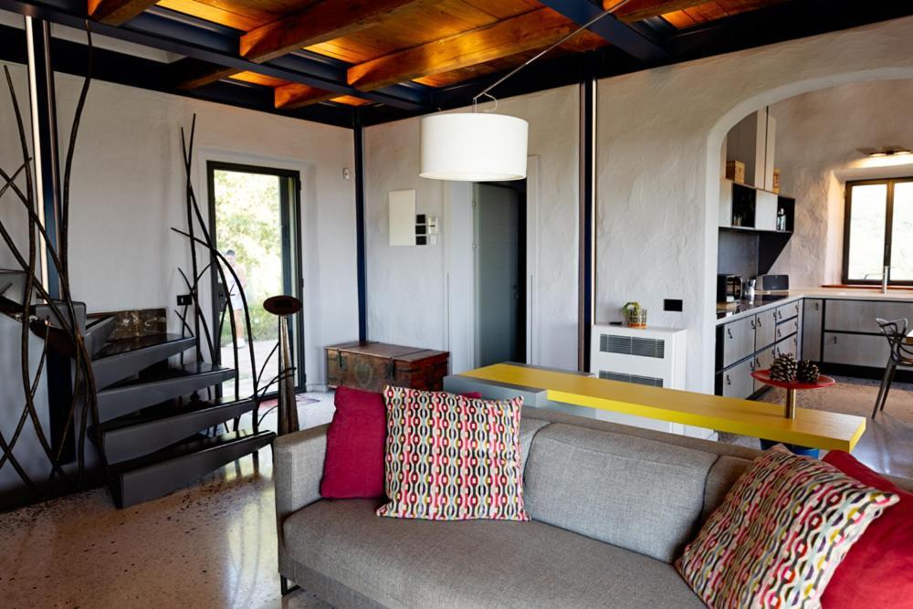 Villa Privata Con Piscina A Riparbella 卡斯泰里那马里提玛 外观 照片
